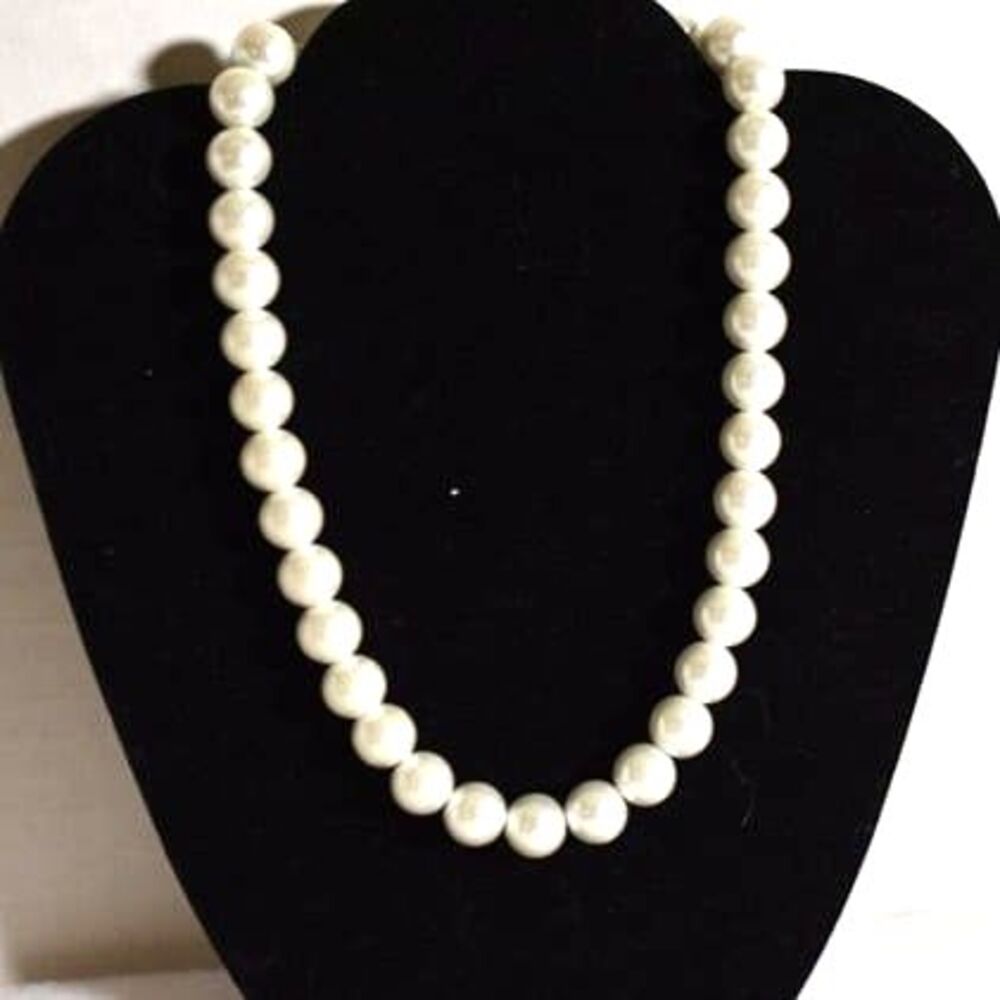 Vintage Chunky Large Faux Pearl Bib Lobster Claw Clasp Chic 16" Necklace